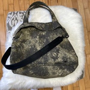 Lululemon duffel bag
